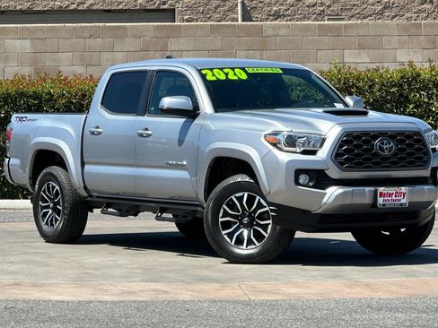 Used 2020 Toyota Tacoma TRD Sport w/ Technology Package RWD image 2
