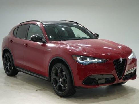 New 2025 Alfa Romeo Stelvio Sprint image 1
