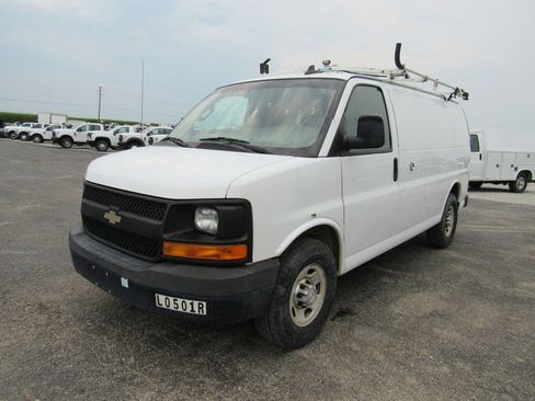 Used 2017 Chevrolet Express 2500 RWD image 7