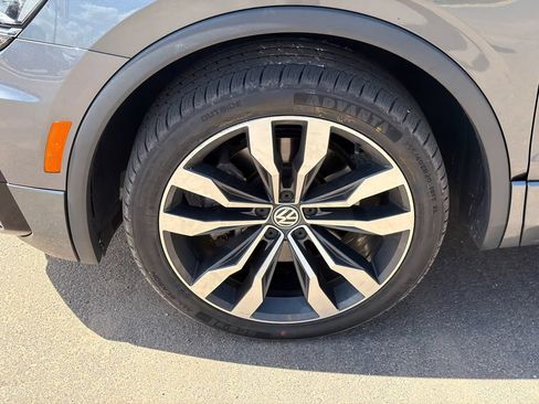 Used 2019 Volkswagen Tiguan SEL Premium R-Line AWD/4WD image 11