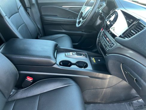 Used 2025 Honda Passport EX-L image 14