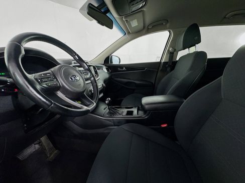 Used 2017 Kia Sorento LX w/ LX Convenience Package image 20