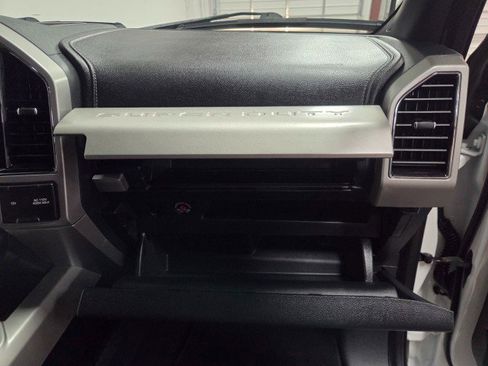 Used 2022 Ford F250 Lariat w/ Chrome Package image 38