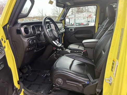 Used 2023 Jeep Wrangler Unlimited Rubicon 4xe w/ Dual Top Group AWD/4WD image 12
