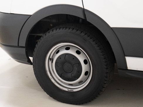 Used 2018 Ford Transit 250 130 Medium Roof image 18