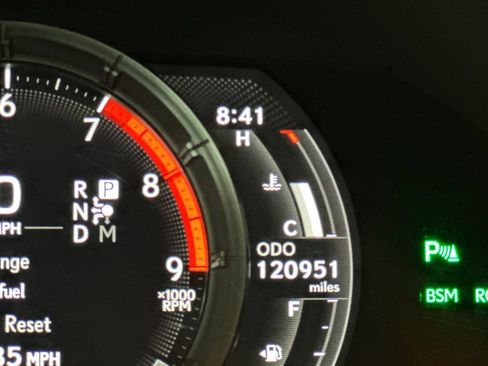 Used 2018 Lexus LC 500 Coupe w/ Performance Package RWD image 27