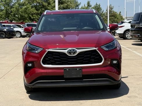 Used 2023 Toyota Highlander XLE FWD image 8