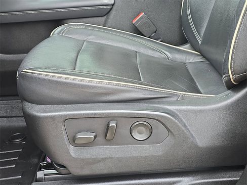 Used 2021 GMC Yukon SLT w/ SLT Luxury Plus Package image 29