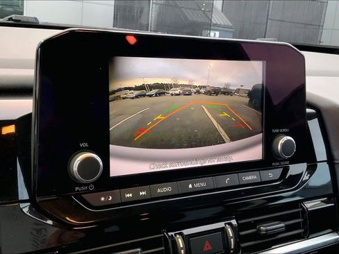 Used 2024 Nissan Pathfinder SV image 27