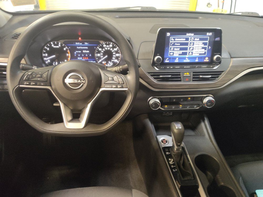 Used 2025 Nissan Altima 2.5 SV FWD image 22