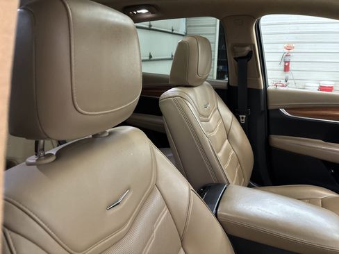 Used 2019 Cadillac XT5 Platinum image 29