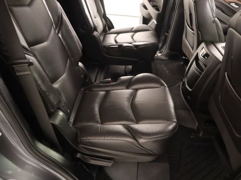 Used 2020 Cadillac Escalade Premium Luxury w/ Escalade Sport Edition image 15
