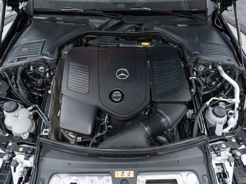 Used 2023 Mercedes-Benz C 300 4MATIC Sedan image 9