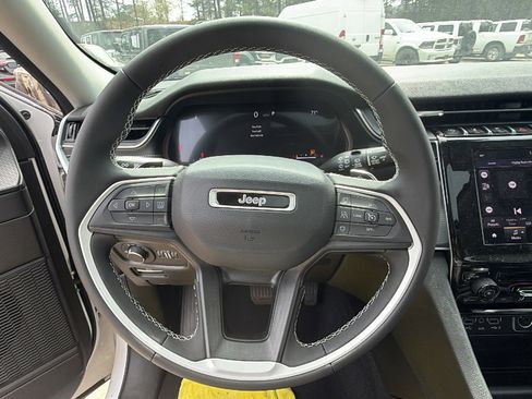 Used 2023 Jeep Grand Cherokee Laredo w/ Trailer Tow Prep Group (B) AWD/4WD image 27