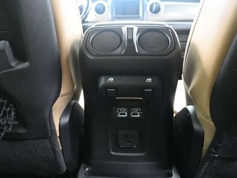 Used 2018 Jeep Wrangler Unlimited Rubicon AWD/4WD image 48