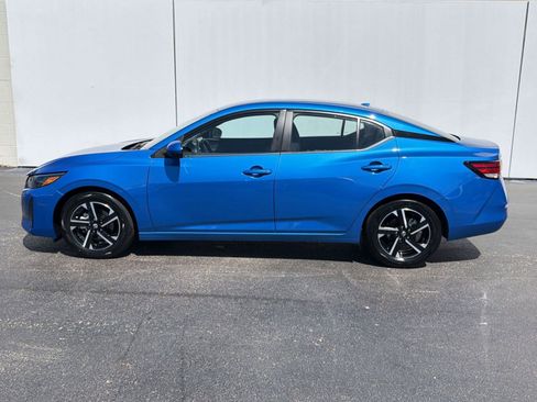 Used 2025 Nissan Sentra SV FWD image 2