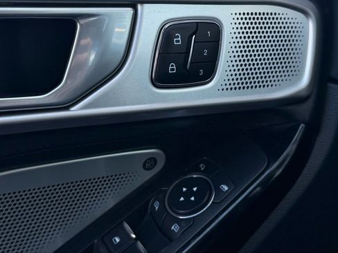 Used 2023 Ford Explorer Platinum w/ Technology Package image 22