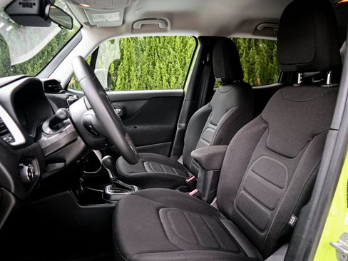 Used 2018 Jeep Renegade Latitude AWD/4WD image 7