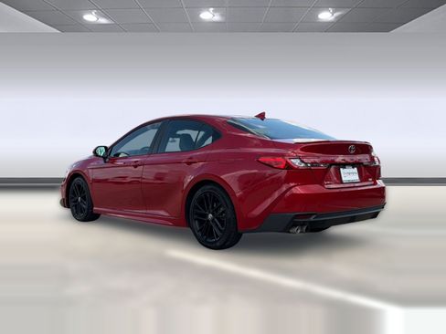Used 2025 Toyota Camry SE FWD image 3