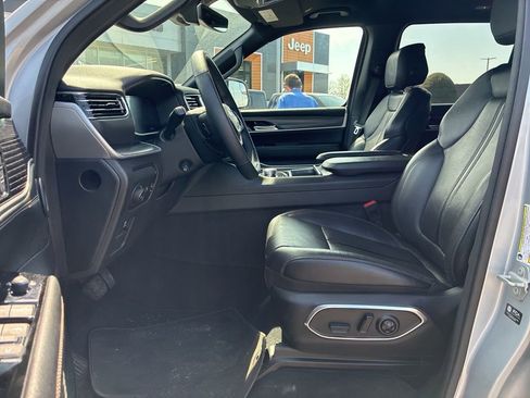 Used 2024 Jeep Wagoneer Series II w/ Flexible Seating Group image 11