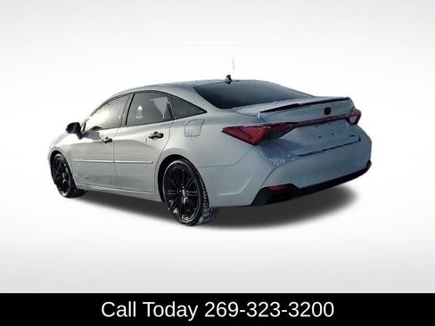 Used 2022 Toyota Avalon XSE image 4