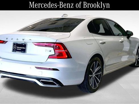 Used 2021 Volvo S60 T5 Momentum image 12