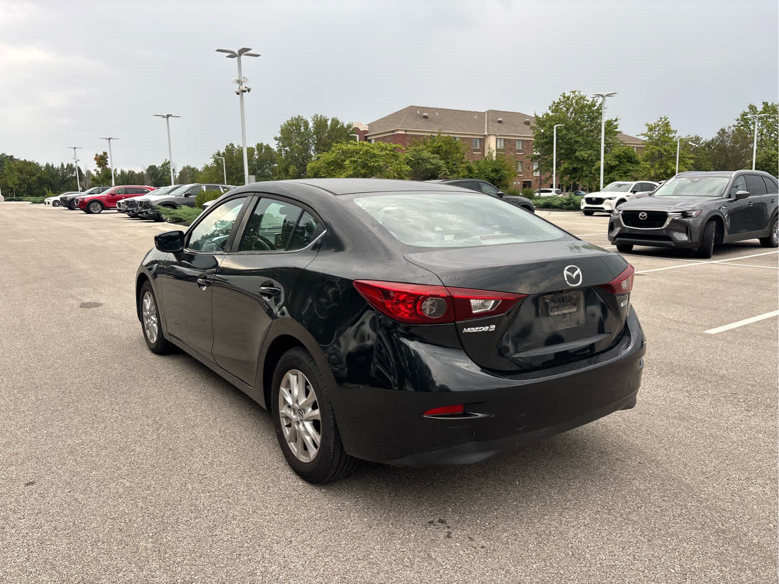 Used 2016 MAZDA MAZDA3 i Sport w/ Preferred Equipment Package FWD image 3