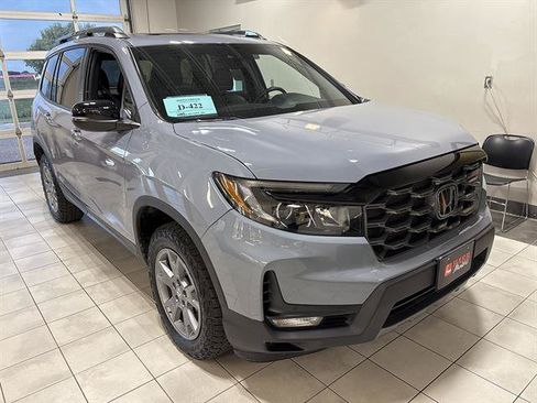 Used 2025 Honda Passport TrailSport image 5