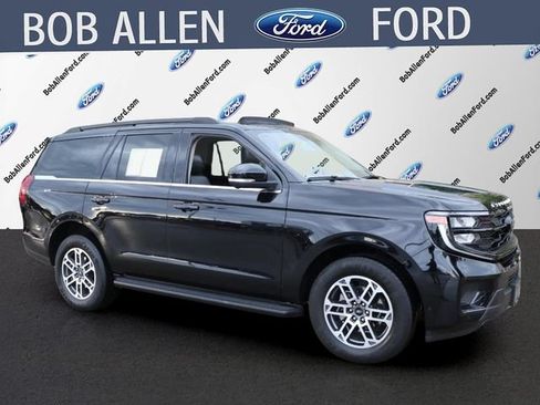 Used 2025 Ford Expedition Active RWD image 2