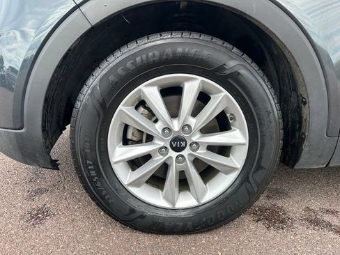 Used 2020 Kia Sorento LX FWD image 41