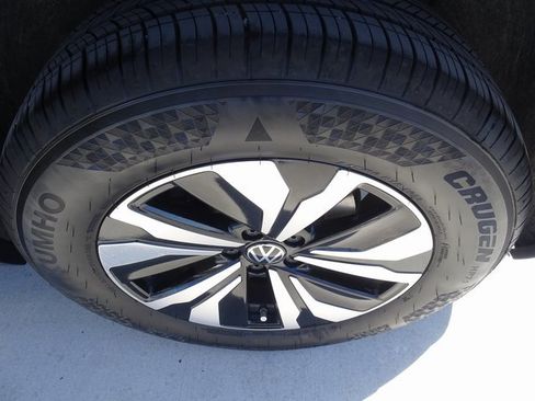 Used 2025 Volkswagen Atlas Cross Sport SE image 10