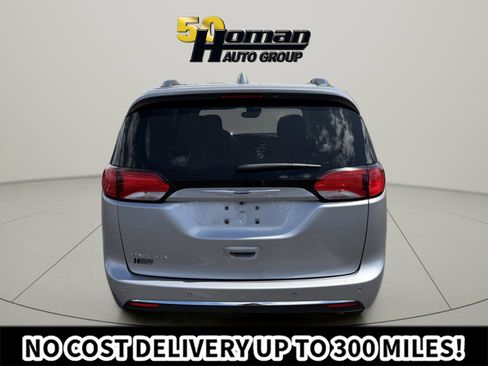 Used 2020 Chrysler Pacifica Touring-L Plus w/ Advanced Safetytec Group FWD image 4