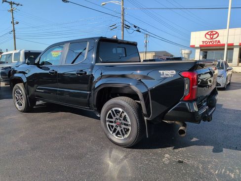 Used 2024 Toyota Tacoma TRD Sport w/ TRD Sport Premium Package AWD/4WD image 3