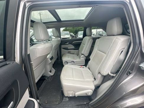 Used 2018 Toyota Highlander Limited Platinum AWD/4WD image 28
