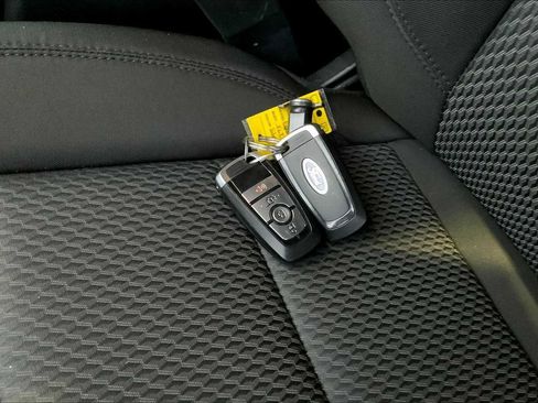 Used 2022 Ford Explorer XLT image 25