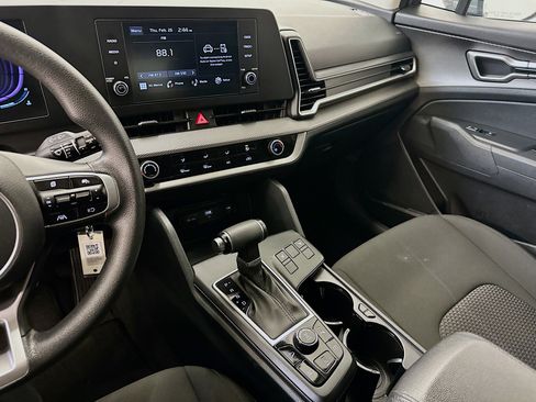 Used 2025 Kia Sportage LX image 25