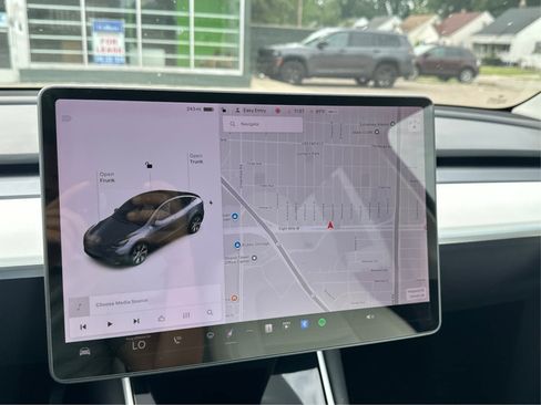 Used 2020 Tesla Model Y Long Range image 35