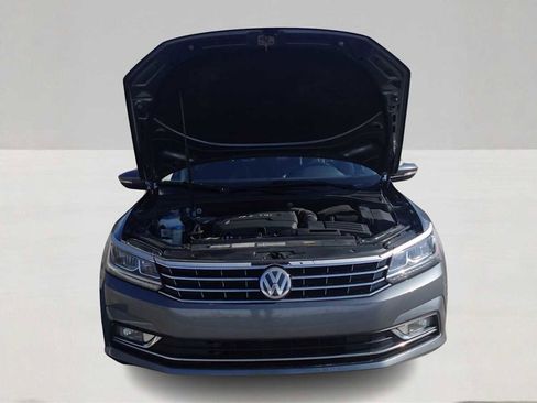 Used 2017 Volkswagen Passat 1.8T SE w/ SE Lighting Package image 9
