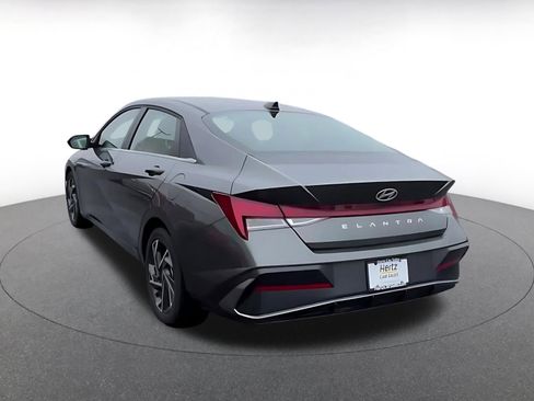 Used 2025 Hyundai Elantra SEL image 11