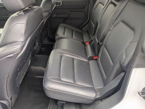 Used 2025 Ford Bronco Badlands image 19