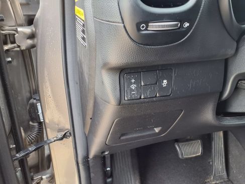 Used 2017 Kia Soul + FWD image 24