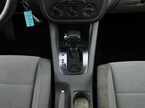 Used 2009 Volkswagen Rabbit S image 15