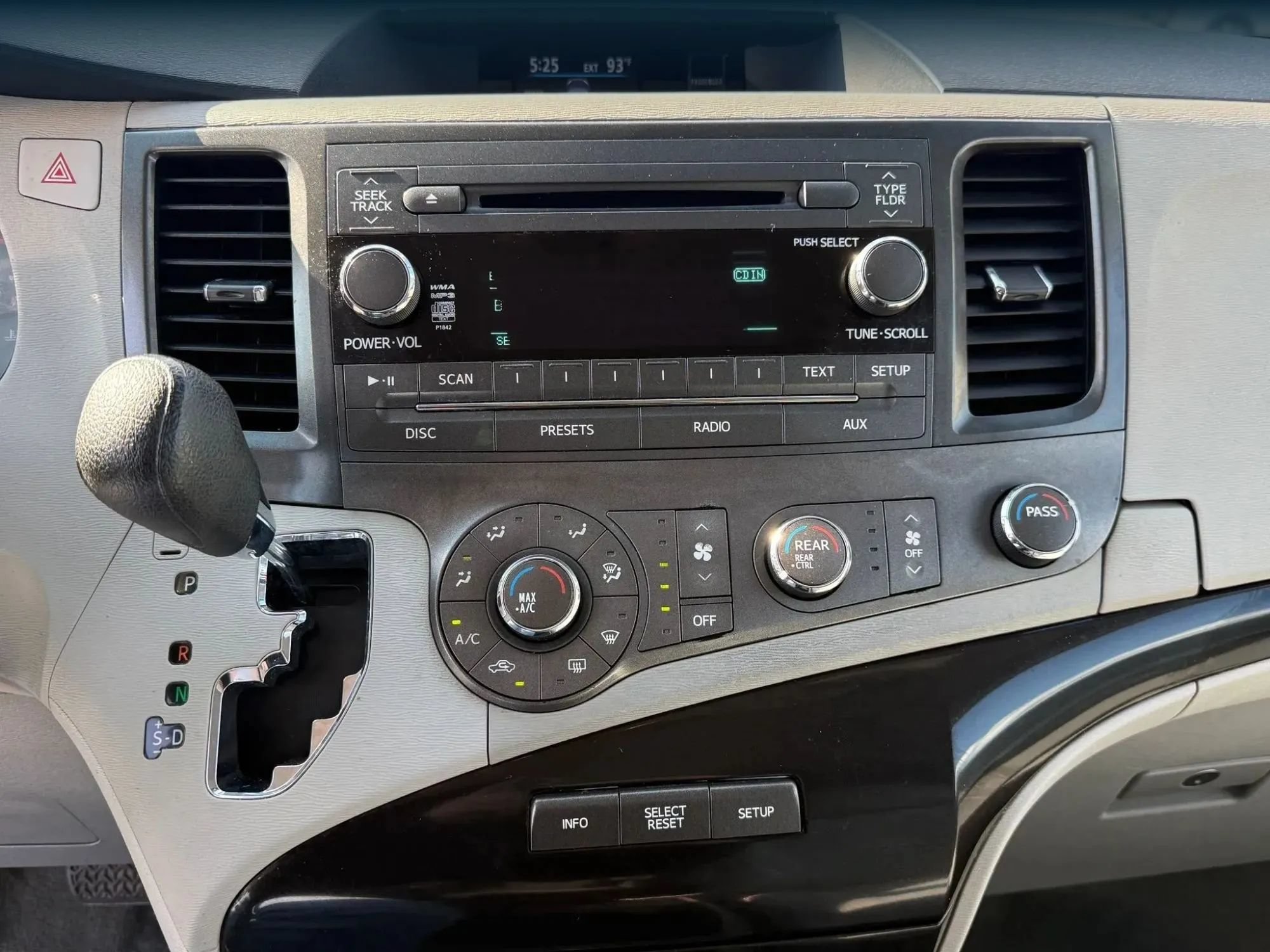 Used 2012 Toyota Sienna LE FWD image 25