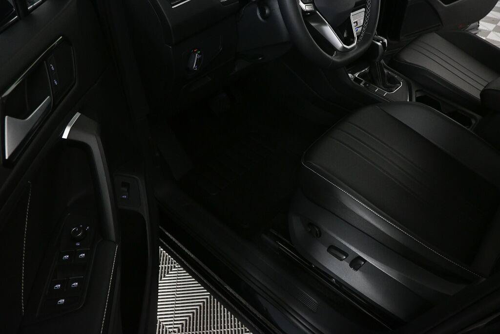 Used 2023 Volkswagen Tiguan SE FWD image 23