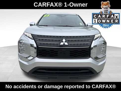 Used 2025 Mitsubishi Outlander ES image 2