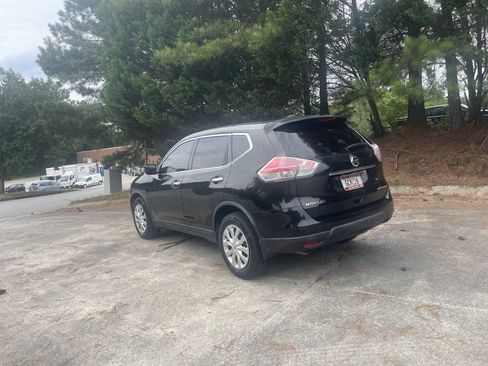 Used 2015 Nissan Rogue S FWD image 12