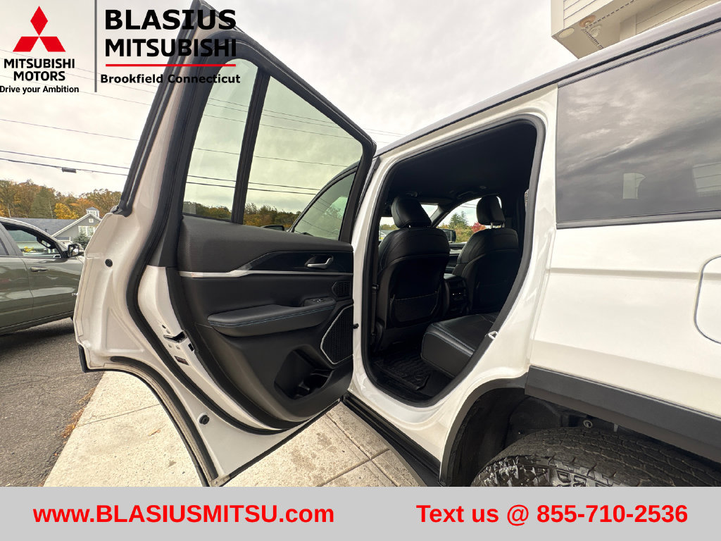 Used 2023 Jeep Grand Cherokee Trailhawk AWD/4WD image 36