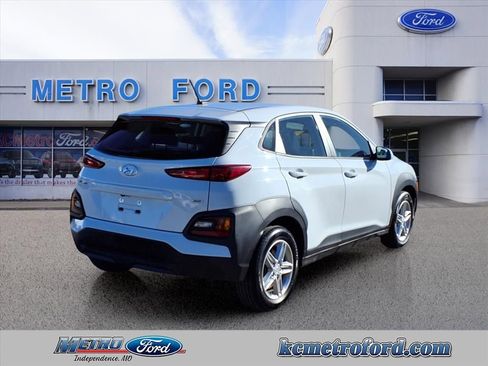 Used 2021 Hyundai Kona SE image 3