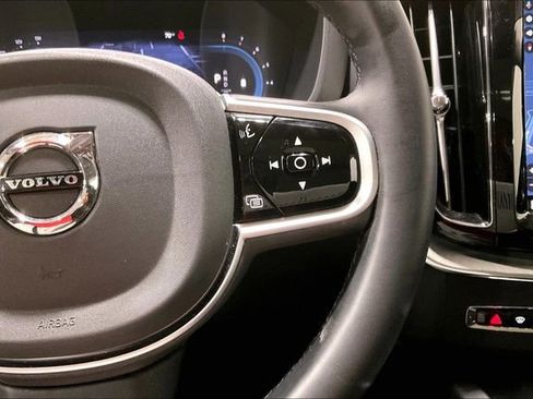 Certified 2025 Volvo XC60 B5 Plus image 20