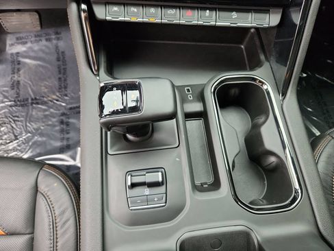 Used 2024 GMC Sierra 1500 AT4 w/ AT4 Carbonpro Edition AWD/4WD image 15